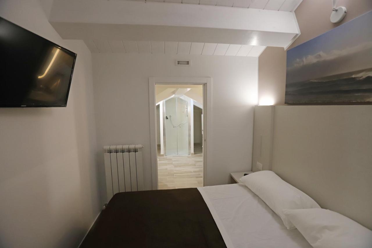 Orchidea Rooms & Suites Чивитанова Марке Екстериор снимка
