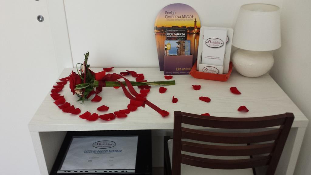 Orchidea Rooms & Suites Чивитанова Марке Екстериор снимка