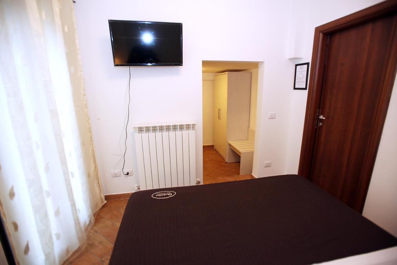 Orchidea Rooms & Suites Чивитанова Марке Екстериор снимка