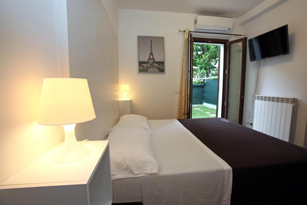 Orchidea Rooms & Suites Чивитанова Марке Екстериор снимка