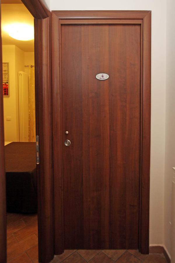 Orchidea Rooms & Suites Чивитанова Марке Екстериор снимка