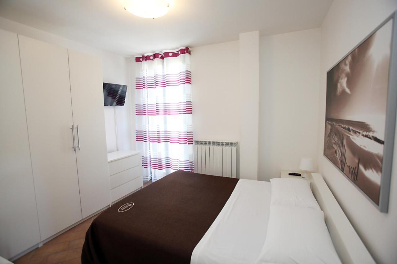 Orchidea Rooms & Suites Чивитанова Марке Екстериор снимка