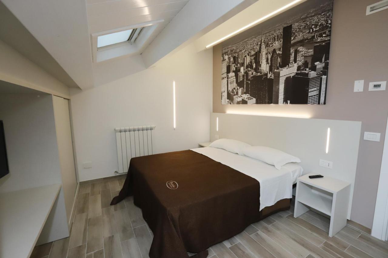 Orchidea Rooms & Suites Чивитанова Марке Екстериор снимка